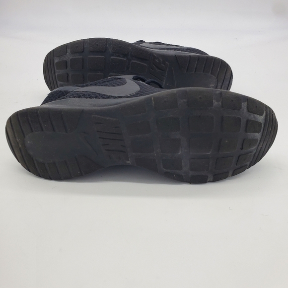 Nike Shoe Women's 10 Tanjun Triple Black Sneakers DJ6257-002 - Picture 4 of 8